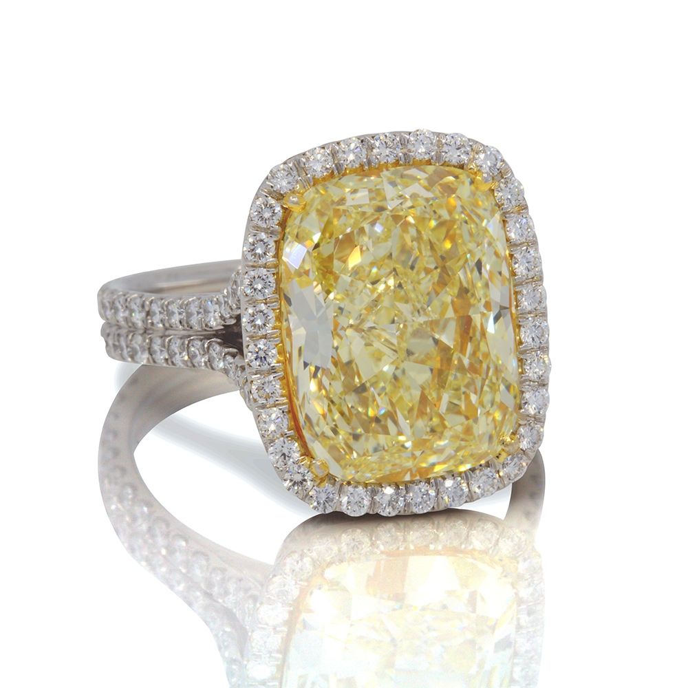 Ekstremt vigtigt Indlejre omdrejningspunkt 6.08ct Fancy Yellow Cushion Cut Diamond Ring in Platinum And 18Kt Yellow  Gold